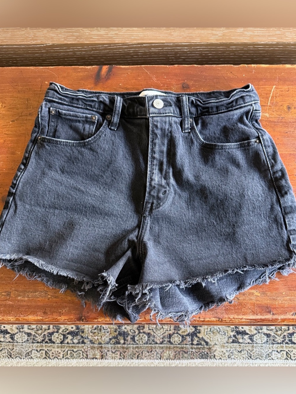 Abercrombie & Fitch Distressed Black The 90s Relaxed Curoff Short High Rise 29/8